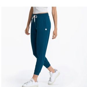 Vuori performance joggers